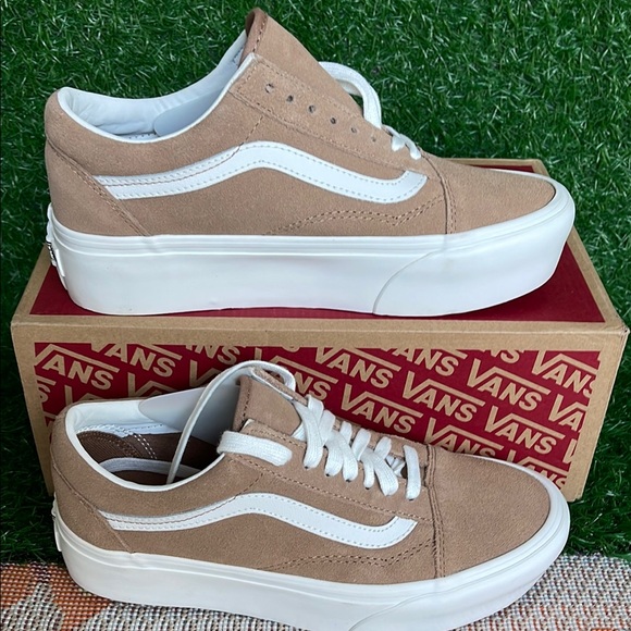 Vans WMNS Old Skool Stacked  Soft Suede Burro/True White 
VN0A7Q5MB69
Platforms - Picture 2 of 16